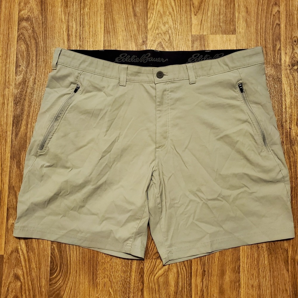 Eddie Bauer Hiking Shorts Men 42 Beige Nylon Stretch‎ Performance Zip Pockets